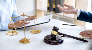 Consulta con abogados para elegir un estudio jurídico en Neuquén